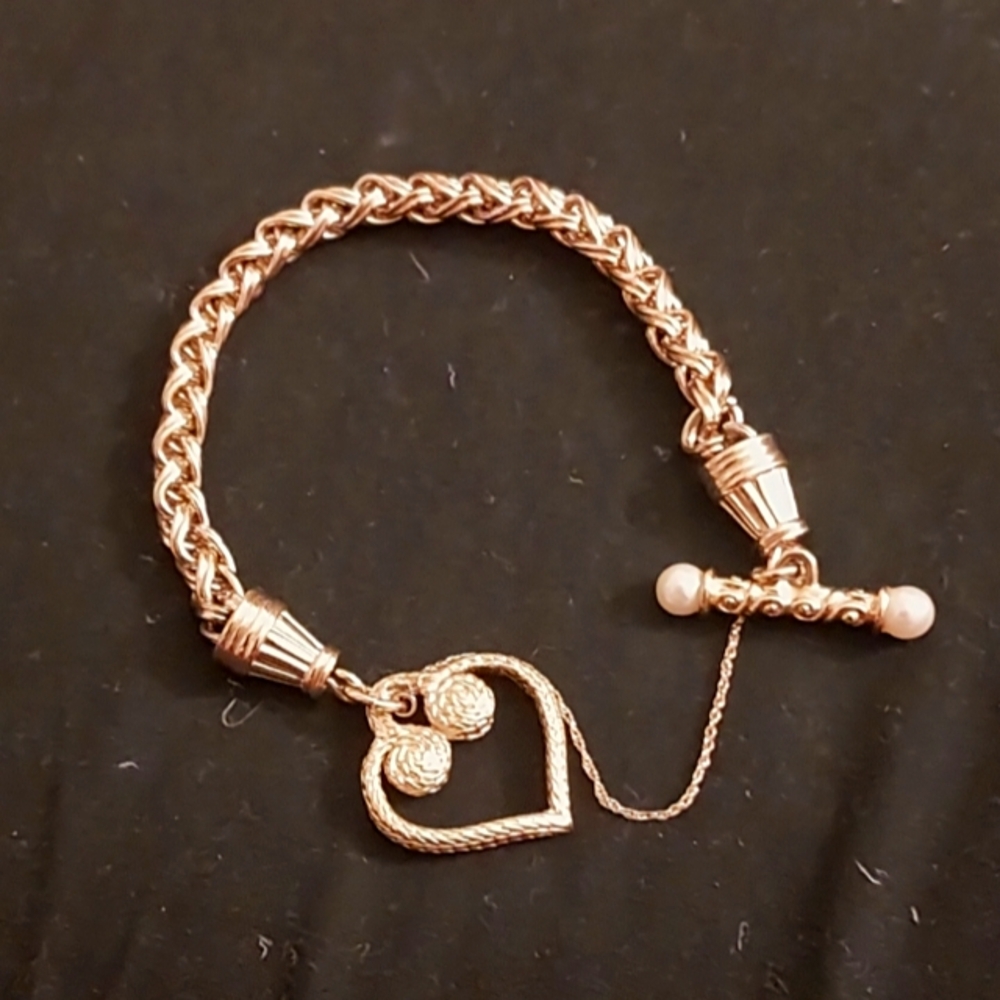 Vintage Givenchy gold tone & faux pearl beautiful bracelet!